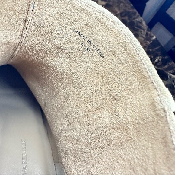 Banana Republic Suede Ankle Boots 9.5 Tan Beige Block Heel Round Toe Zip Bootie - Picture 8 of 11